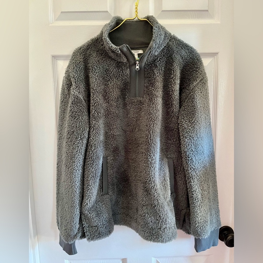 Maurice’s gray fleece size M